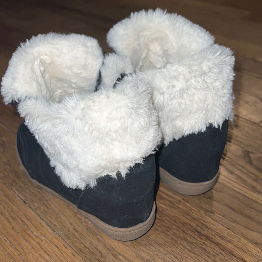 Furry ankle boot wedges 🖤🤍 - Picture 2 of 4